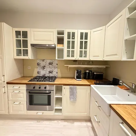 Spacious Near Zelena Brana With A Terrace Lägenhet Pardubice