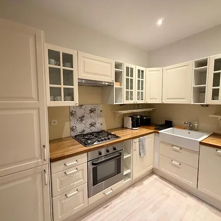 Апартаменты Spacious Near Zelena Brana With A Terrace Пардубице