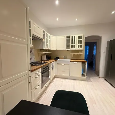 Spacious Near Zelena Brana With A Terrace *