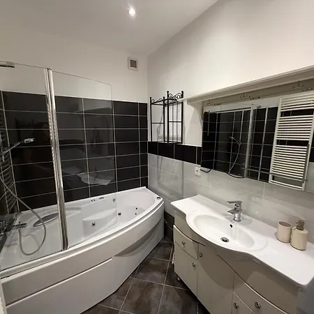 Апартаменты Spacious Near Zelena Brana With A Terrace