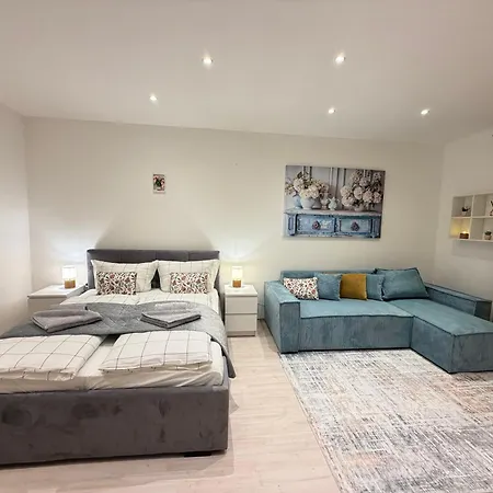 Апартаменты Spacious Near Zelena Brana With A Terrace *